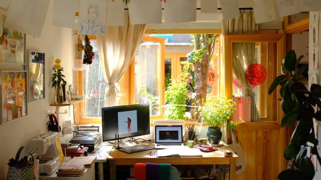 她用15万改造了出租屋,让破旧民房变得浪漫如画_屋顶