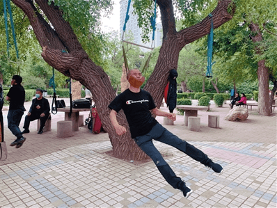 吃惊沈阳公园里有人把头挂在树上锻炼专家紧急提醒