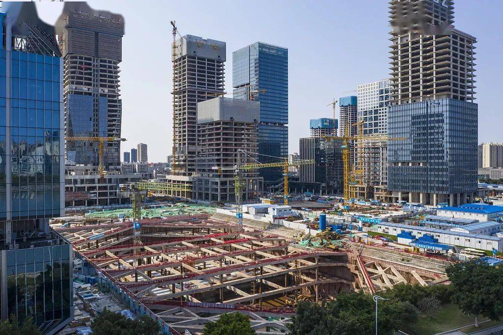 巨人不归在巨人大厦危机后,史玉柱似乎没有真正回归过珠海.