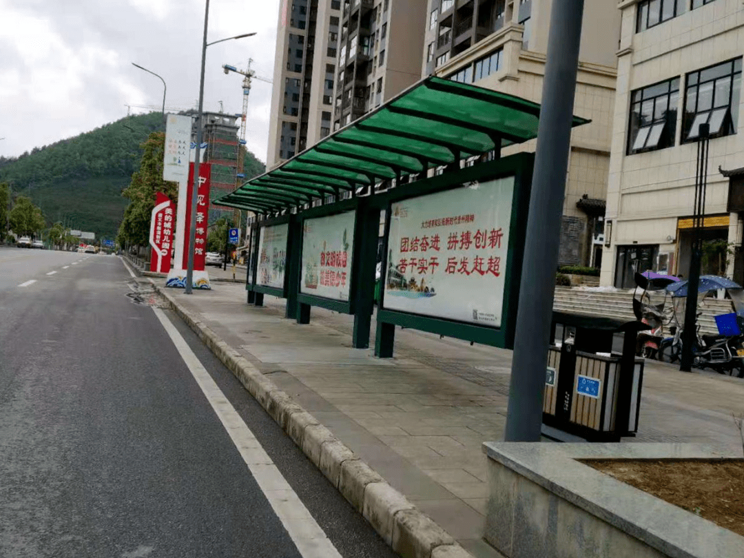 日前,针对市民提出的公交车停靠站安全隐患问题,新蒲新区交通运输局