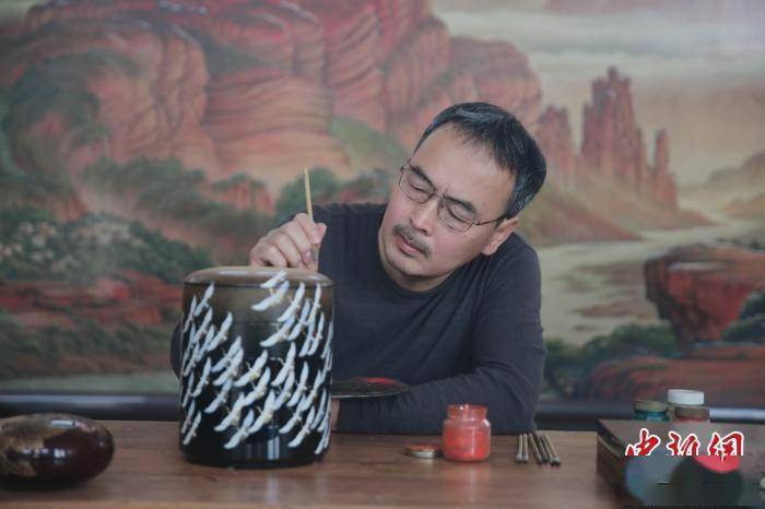 平遥千年推光漆器迎产业巨变 古老手艺重获发展"新生"_乔泉玉