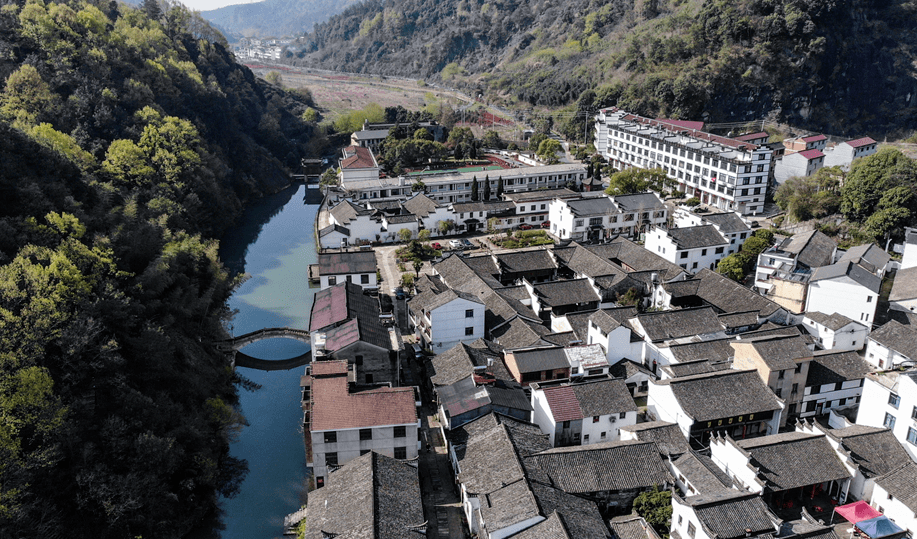 前吴村推荐指数:推荐语:水墨前吴,通济湖畔慢生活.