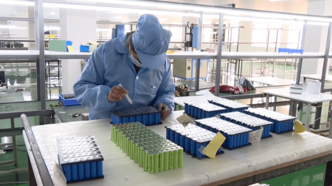 目前,三个一百锂电池针对不同应用场景和用途,打造了系列高品质产品