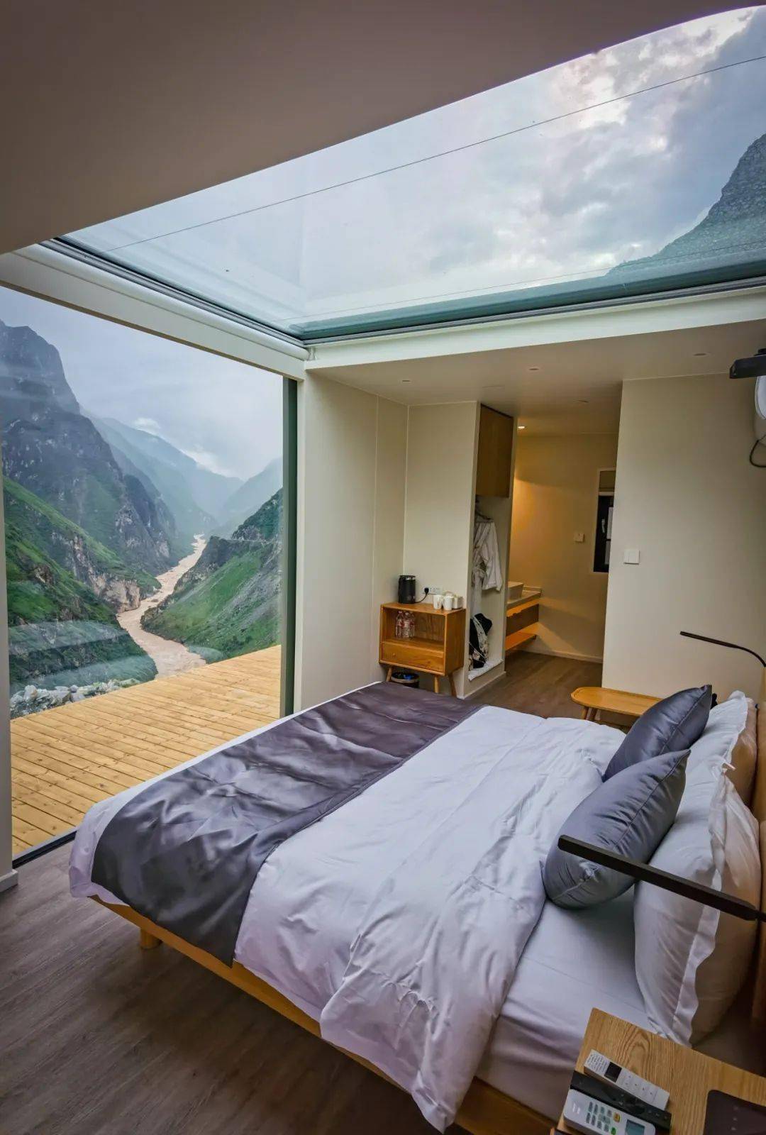 下一个爆款酒店来了虎跳峡秘境半山开业预售