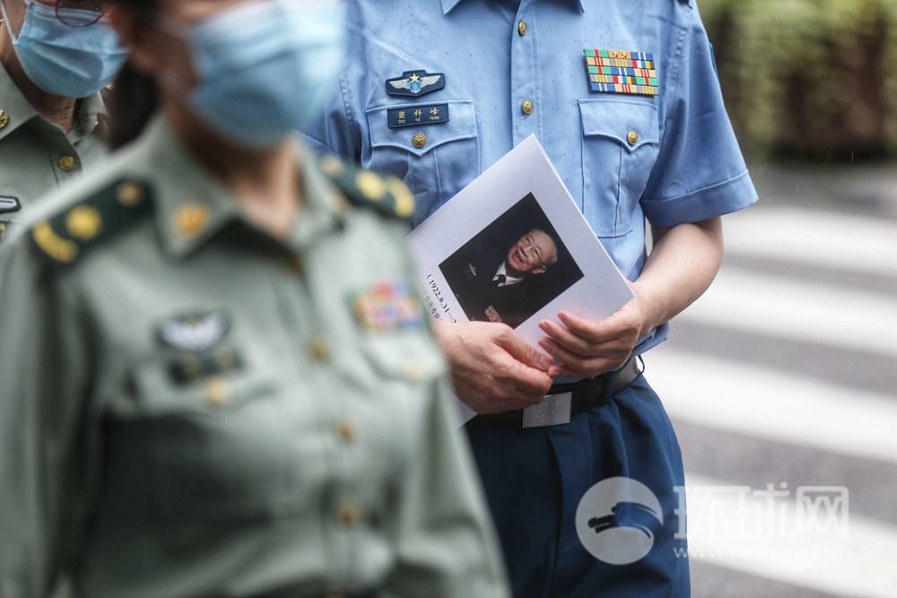 图为吴孟超院士指定接班人,第二军医大学东方肝胆医院副院长沈峰教授