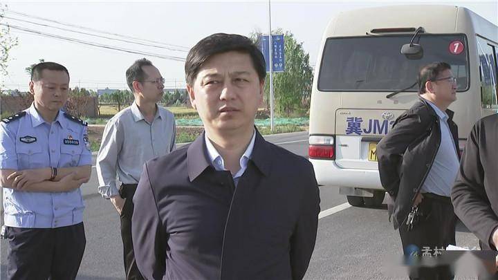 李国德就城市精细化管理工作进行晨扫描