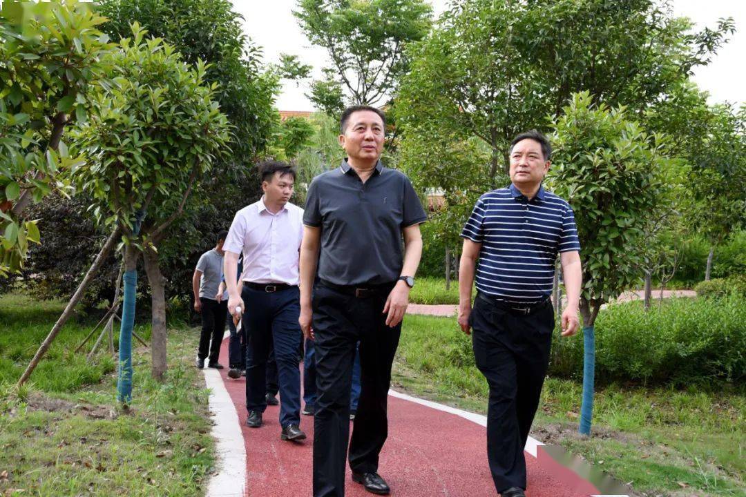 贺敏一行先后到北汝河小店段,县水利防汛物资储备库
