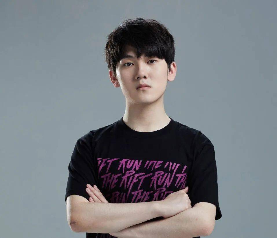 jkl公开调侃小祥这么菜活该你去二队传开后edg就让小祥拍lpl定妆照