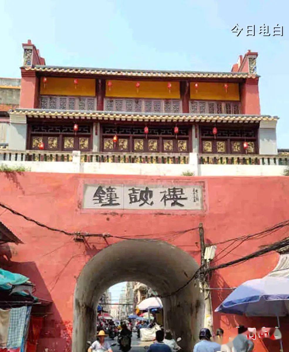 第三站:博贺渔港博贺渔港濒临南海,港湾呈狭长形,是拥有千年历史的避