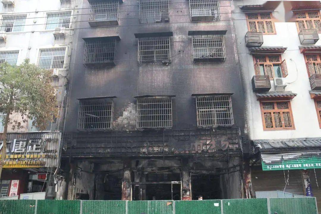 2021年1月27日,湖南湘西州永顺县灵溪镇不二门路豪爵摩托店起火,门店