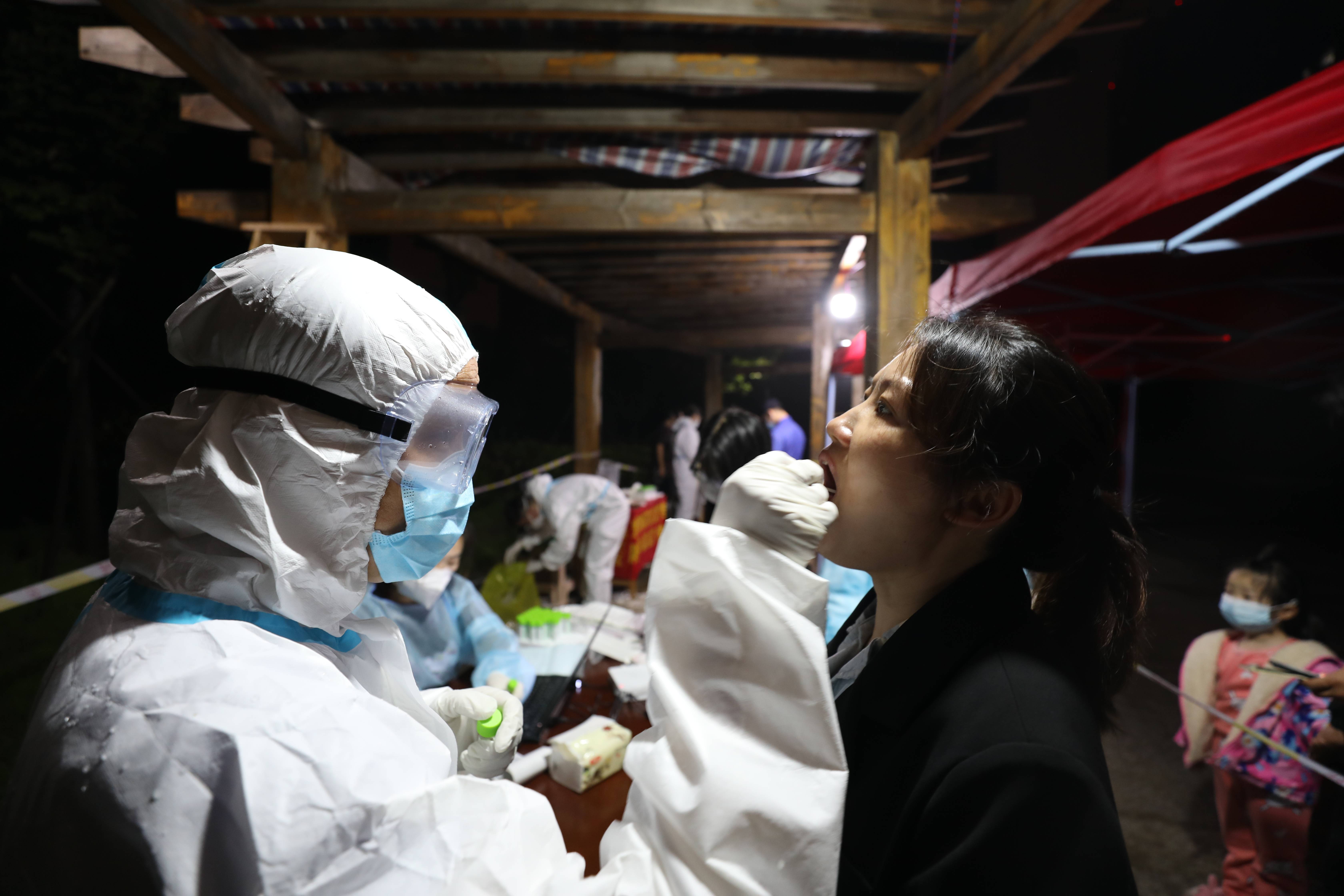 新华全媒流调准吗检测快吗诊疗好吗三问安徽疫情防控一线新变化