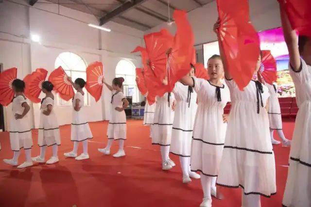 情景剧 《十送红军》合唱 《打靶归来》手势舞 《童心向党》合唱 《团