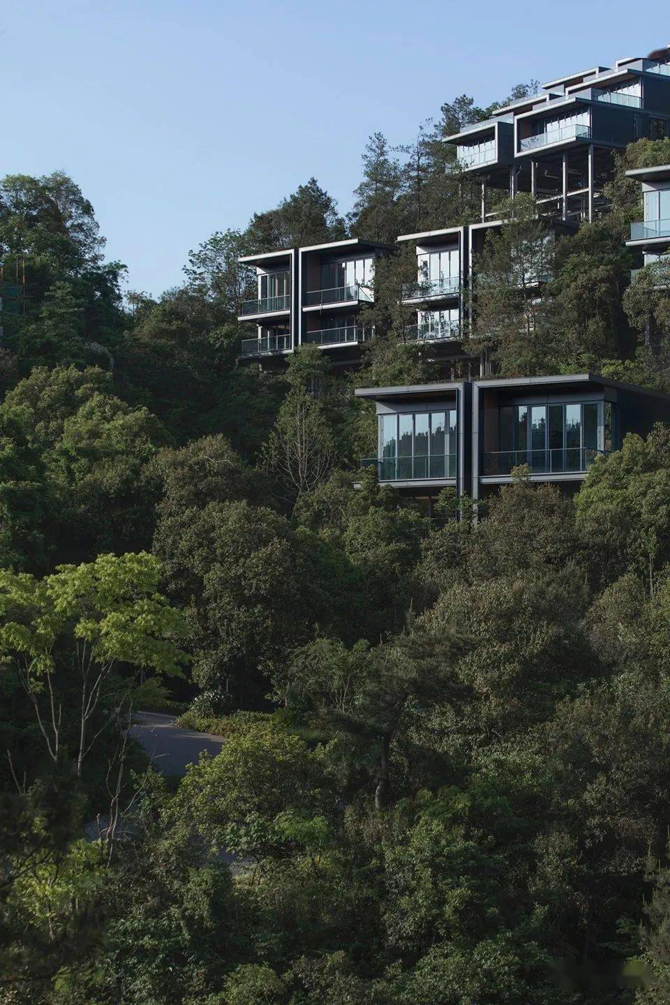 与山林共生的生态聚落莫干山郡安里沁山山地villa营造纪实