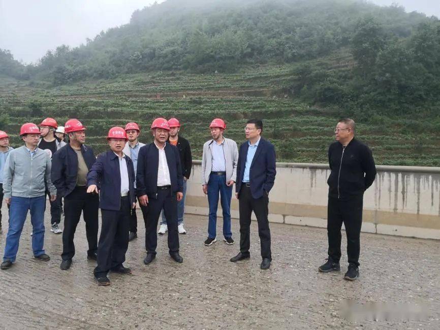 市人大常委会副主任唐明刚调研六赫高速建设情况