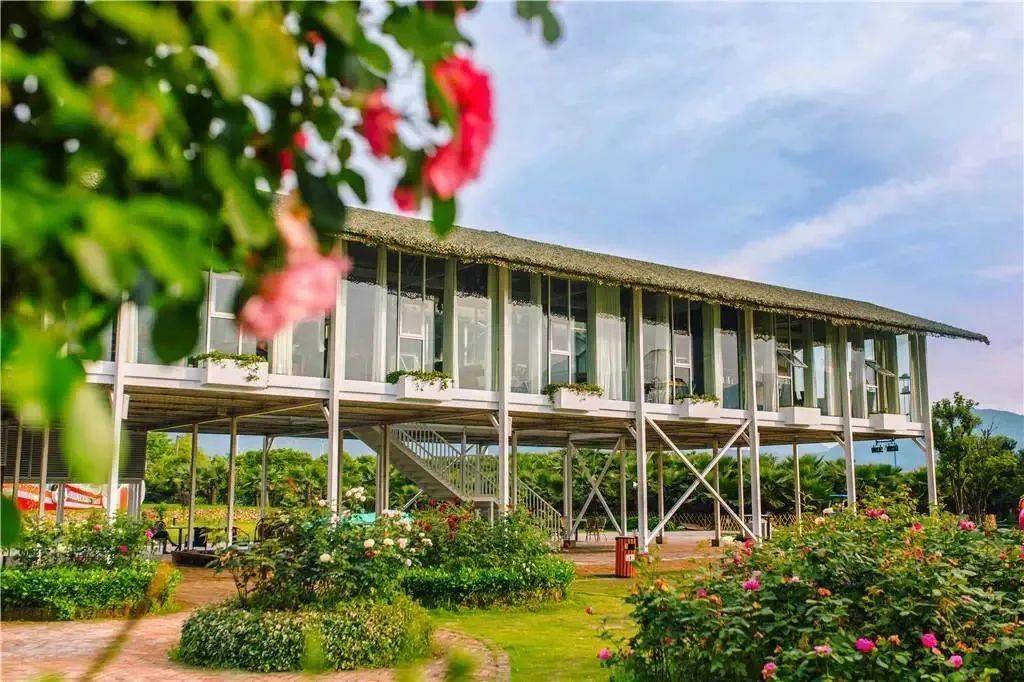 曾获浙江省青创农场,温州市中小学生研学实践教育基地等荣誉,作为兰里