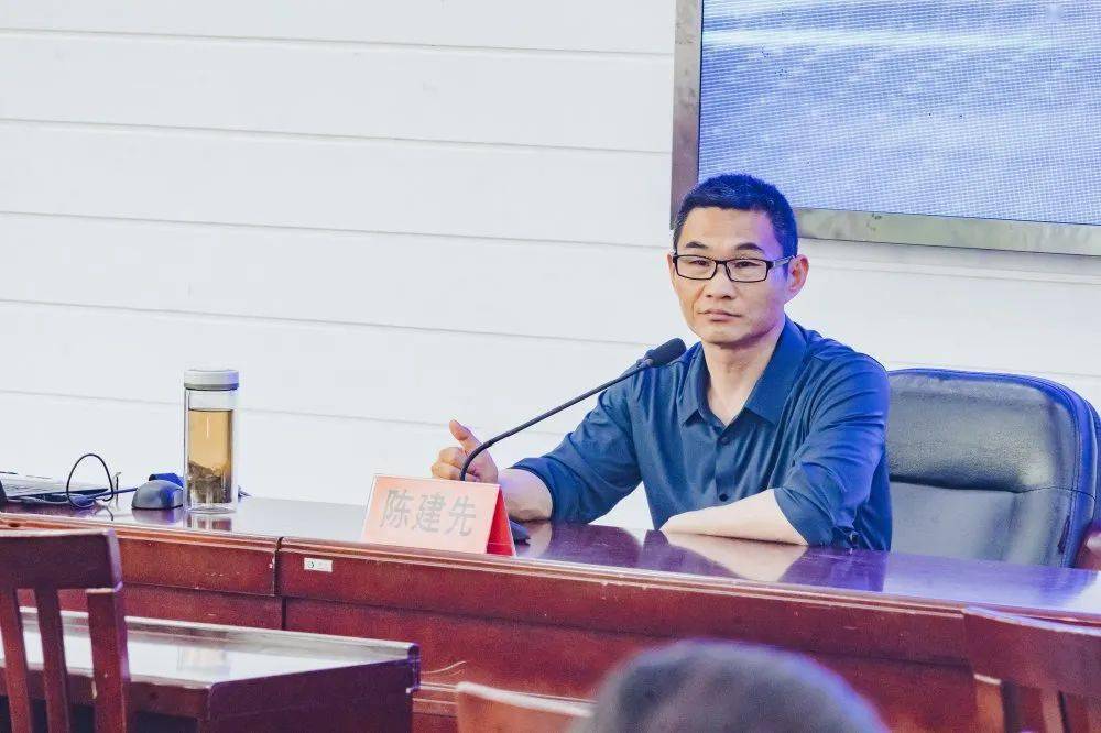 热点共赴一场小语的盛宴江苏省小学语文名师工作室主持人李吉银第二天