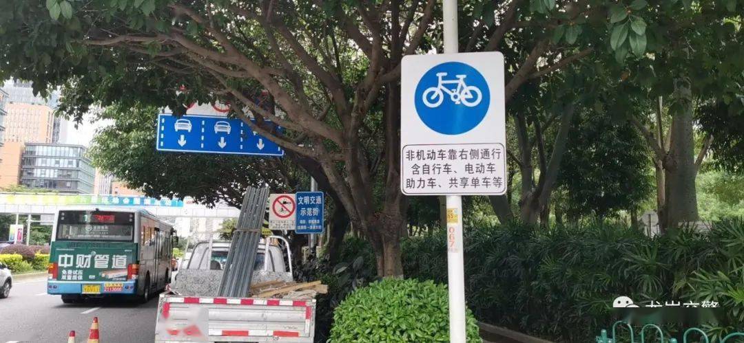 图龙岩增设这51面非机动车行驶指示标志