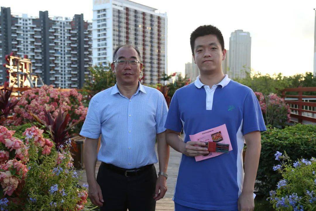 阳光心态启迪智慧人生记平冈中学校长与高三学生代表面对面座谈会