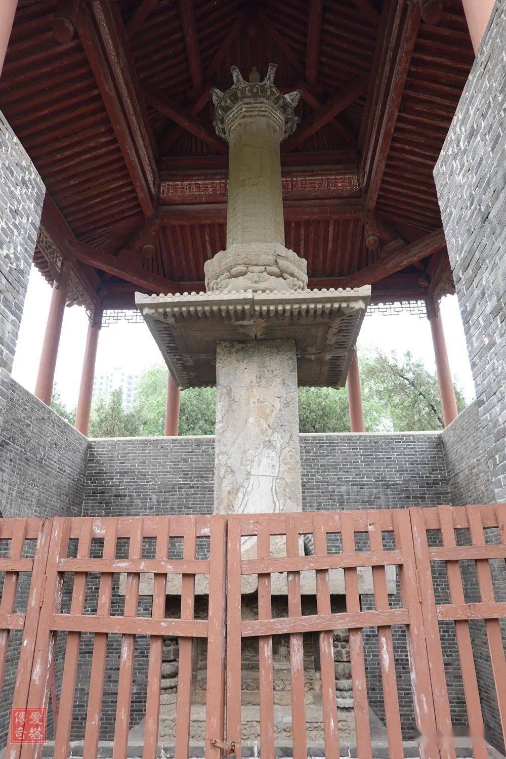 河南漯河郾城彼岸寺碑的缠柱龙