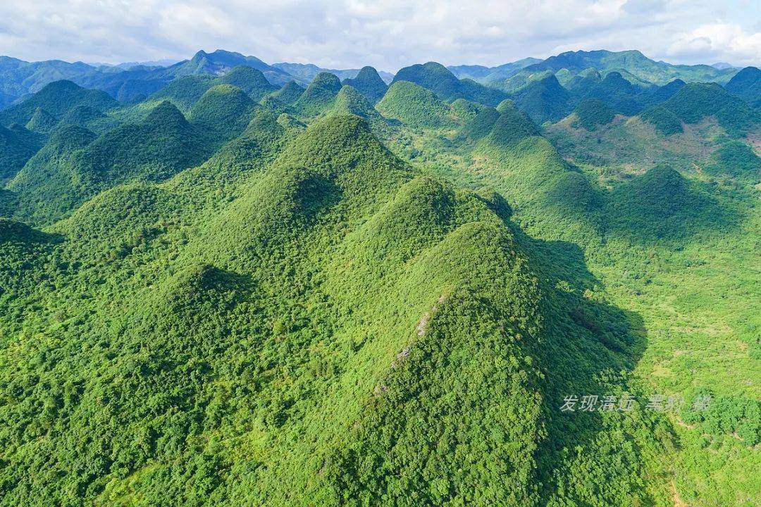 航拍通天箩地下森林图片