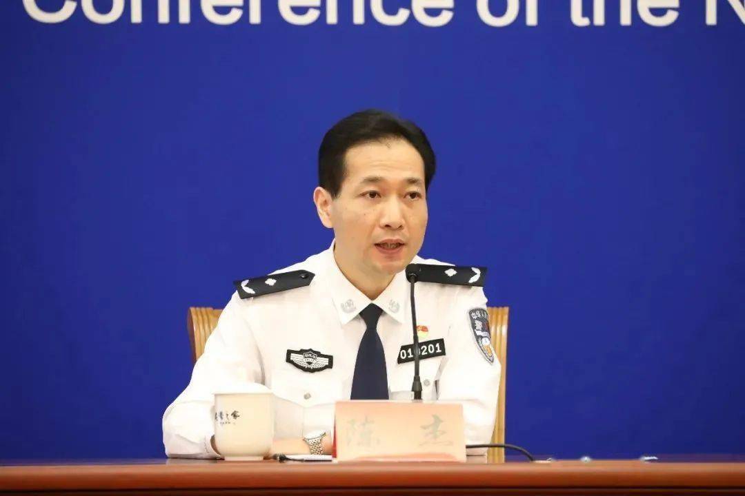 管理局集中打击妨害国(边)境管理犯罪专项斗争新闻发布会实录_曲云海