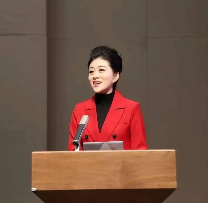 共同回到那个战火纷飞的年代钱塘江的女儿——楼曼文