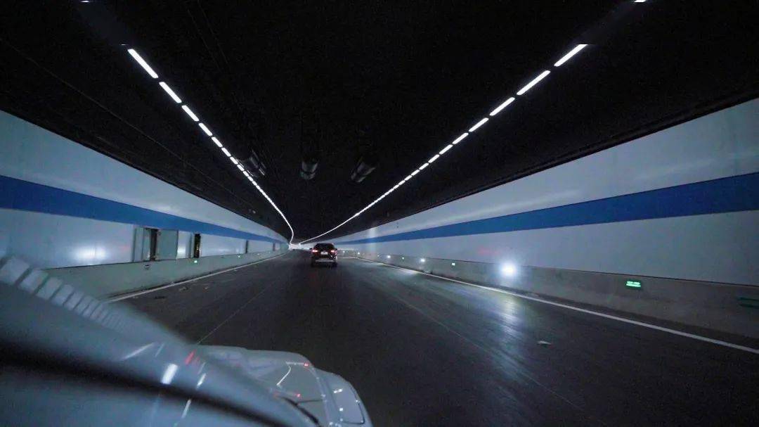 独家探访国内第一条穿湖双层叠加隧道即将通车