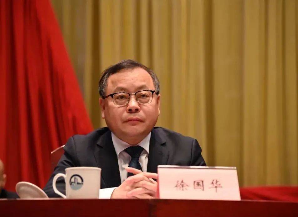 吴江高新区管委会主任,盛泽镇党委副书记,镇长徐惠林主持会议.