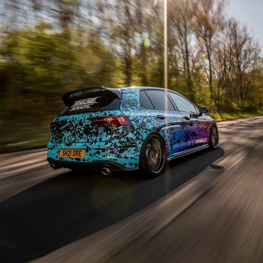 最骚气的大众高尔夫8诞生,蓝桃渐变还带黑色泼墨