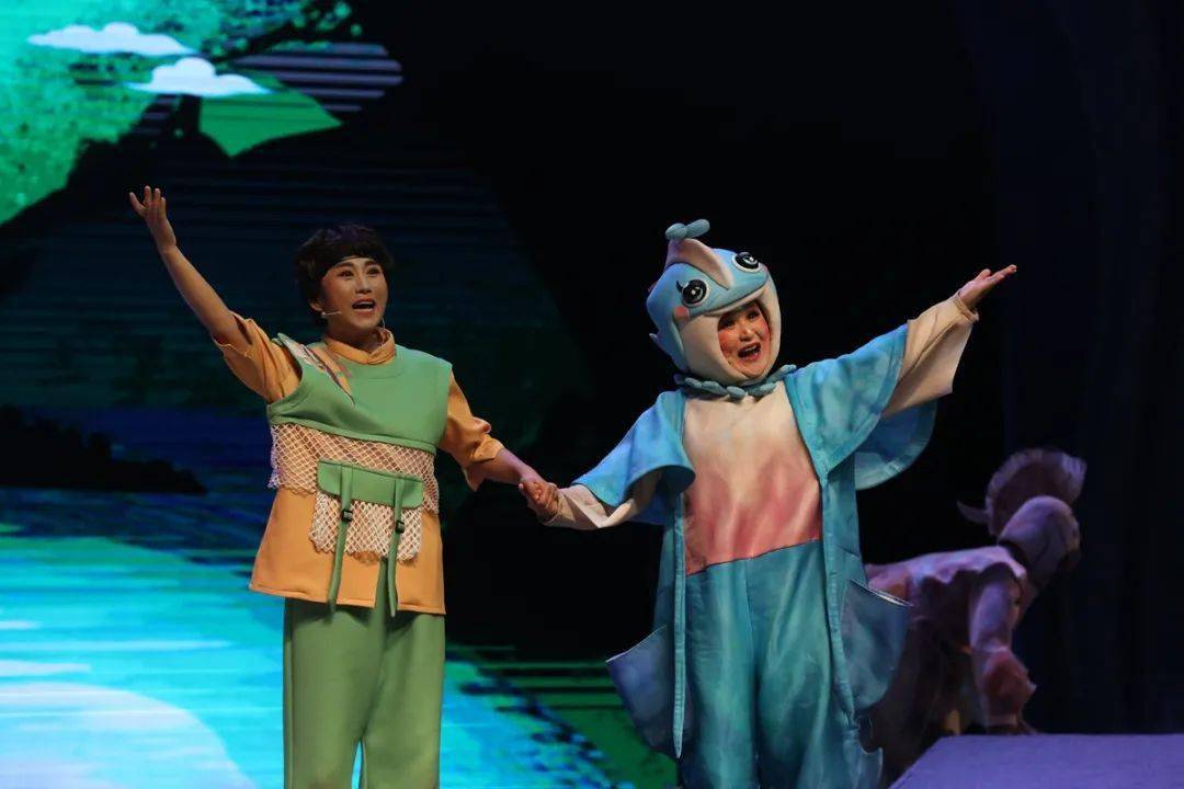 它从长江来游进你心底小江豚归来邀孩子们共筑长江梦