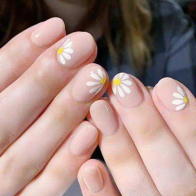 小雏菊美甲太好看了吧,这个夏天一定要get!