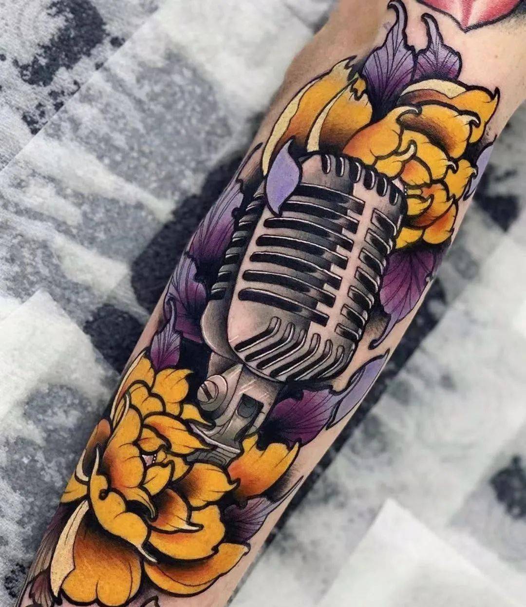 麦霸的标志麦克风纹身