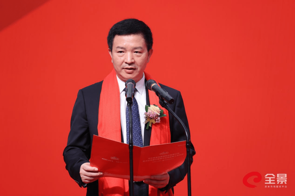 (图为湛江市委副书记,市长曾进泽先生致辞)