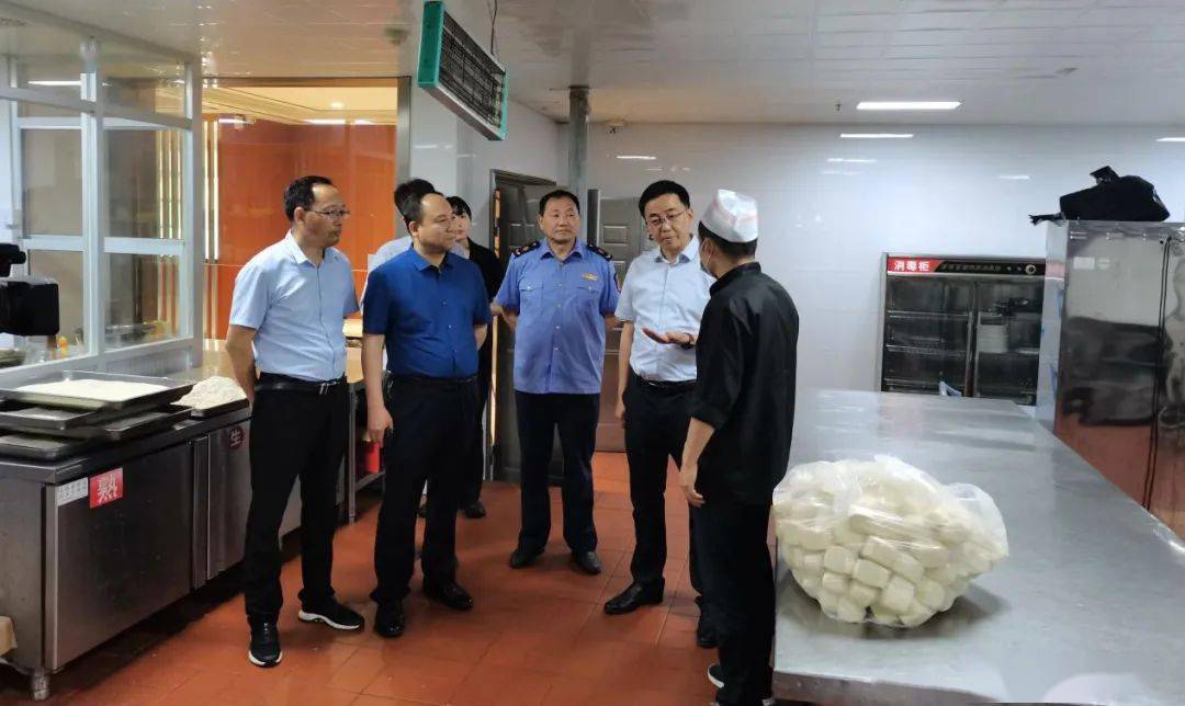 陈尚东一行先后来到宝深瀚蓝大酒店,天龙酒店,眉县中学等高考和龙舟