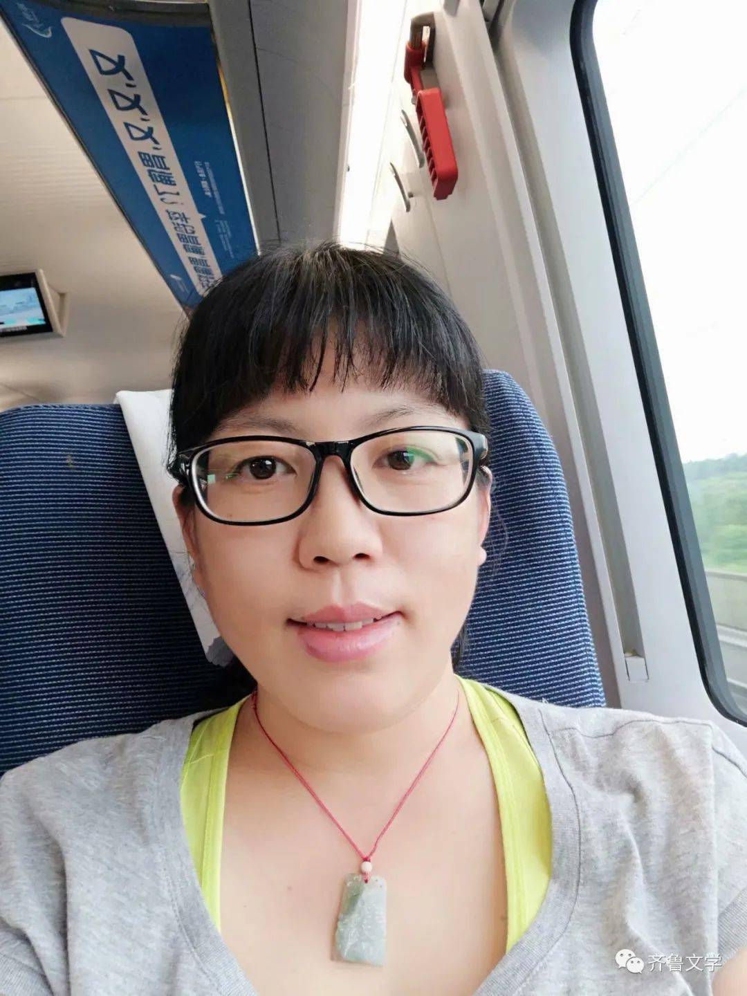 李荣花,笔名兰馨,教师,喜欢读书,喜欢旅游,喜欢用文