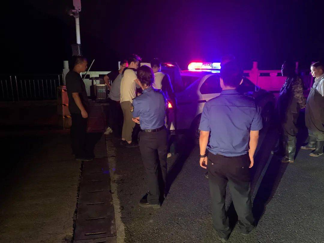 部门联动深夜蹲守,4名非法电鱼者被抓现行!