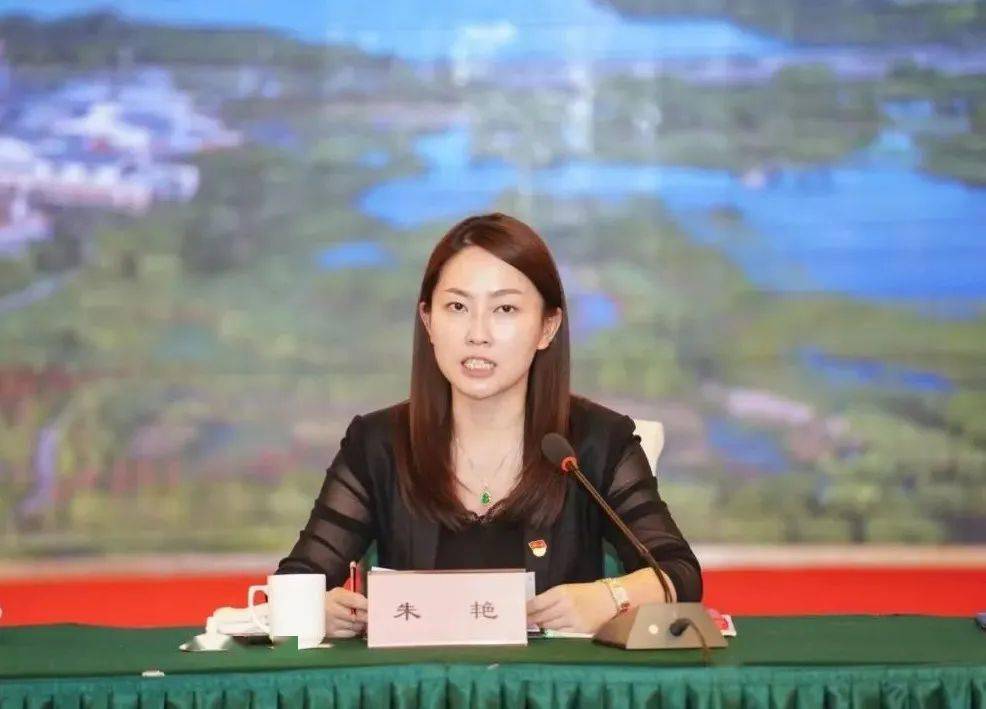 会上,张家港市委常委,宣传部部长朱艳作《文明城市创建的张家港实践与