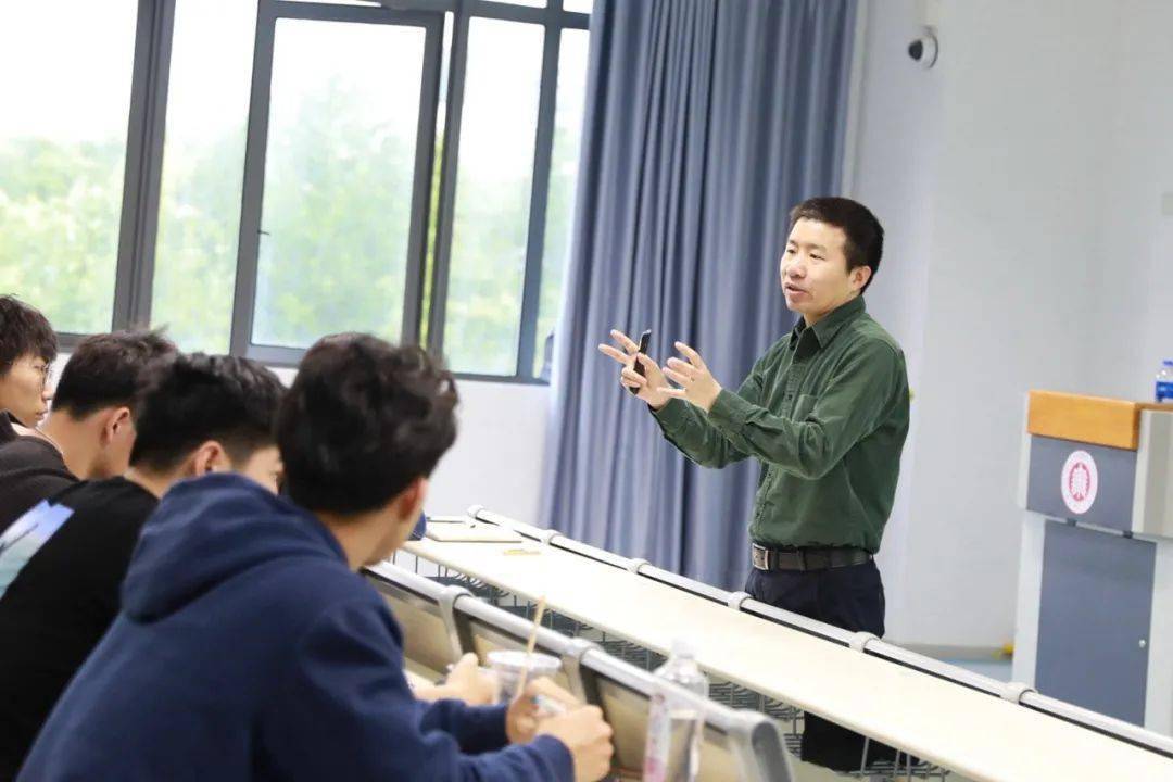 华东师大金课如此挑战思维!_杜震宇