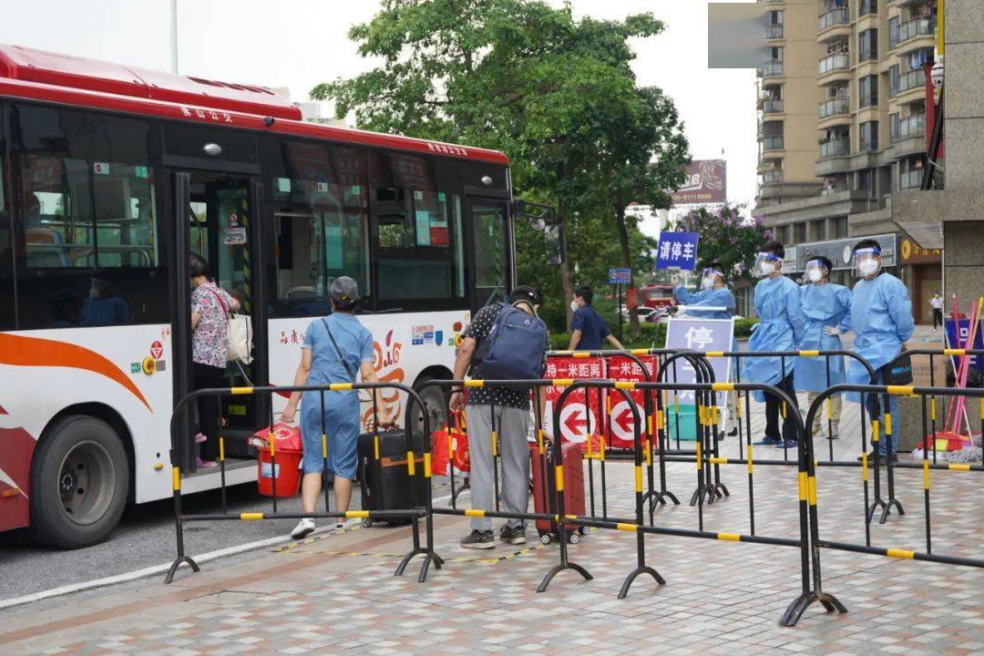 赞一个家庭包一台公交车南海大沥贴心周到服务为居民安全提供最强有