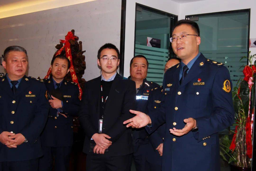 寻访百名先锋党员丨周鹏飞:一次善举拯救一个家庭背后的深远影响