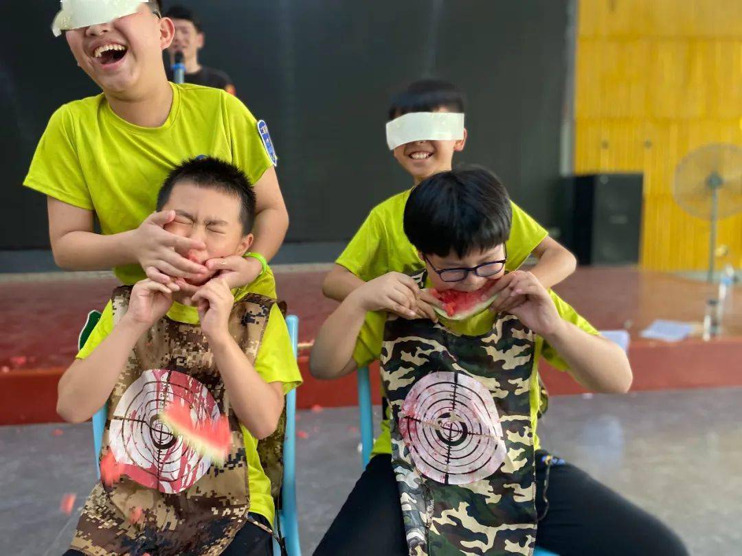 训练营主要是培养孩子独立自主的社会生存能力,锻炼孩子的胆量,提升