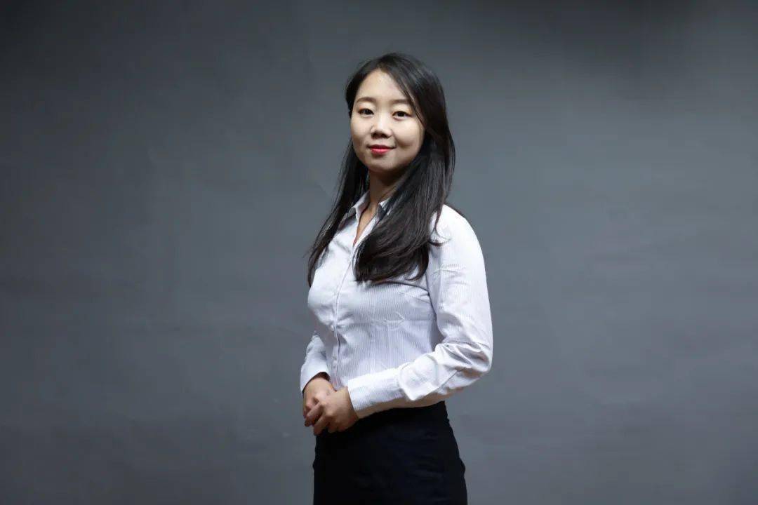 张雅慧，硕士研究生学历。参加工作以来，她曾获得学校青年教师希望之星、优秀青年教师、优秀师徒、青年教师