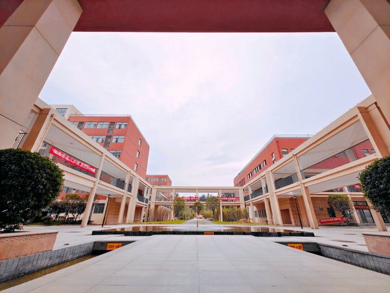 名校新面貌走进南阳二中三全七全校区