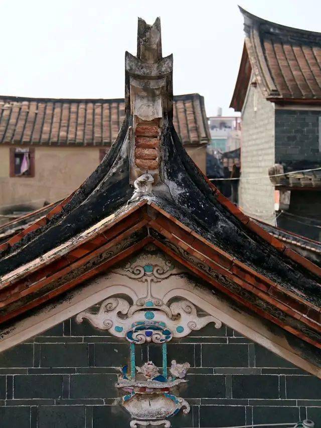 19"念侯族祠"屋脊雕饰20"念侯族祠"内厅21始建于明代的祖祠"世泽堂"