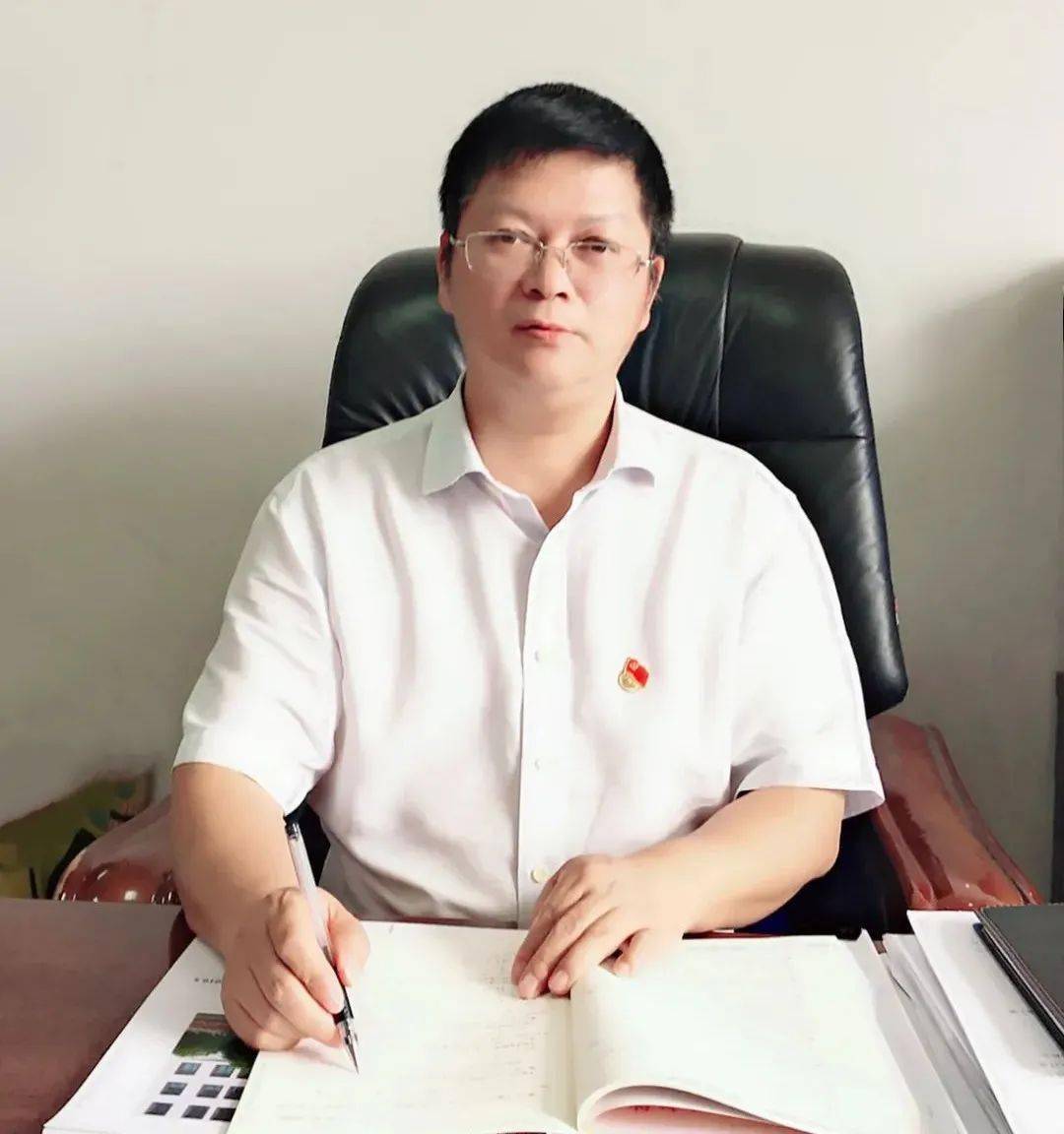 昆明市第十二中学校长张昌平相信你们攻得下三年的题海,也必能战得了