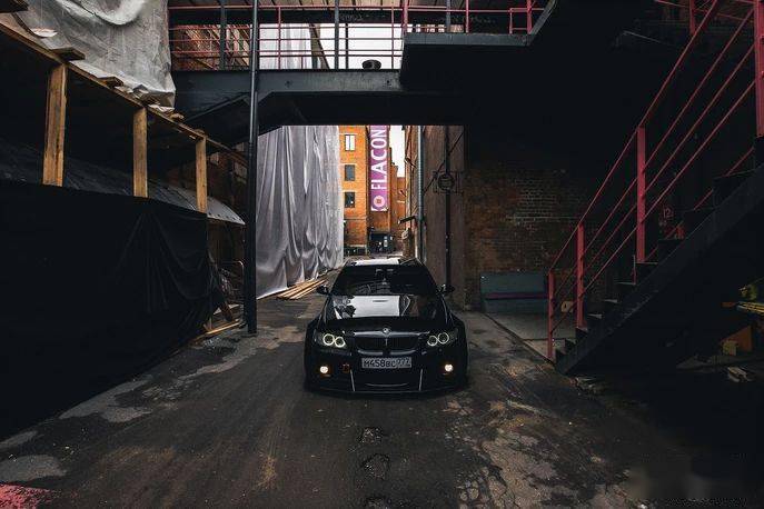 宝马宽体e90黑武士改装案例