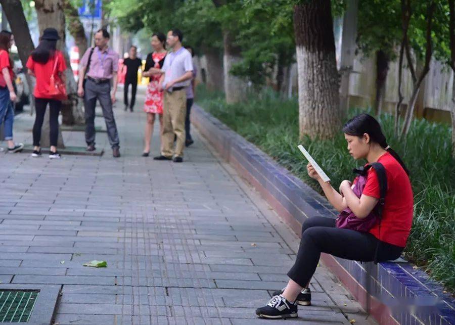 有意义湖南女摄影师10年拍5000张照片记录高考