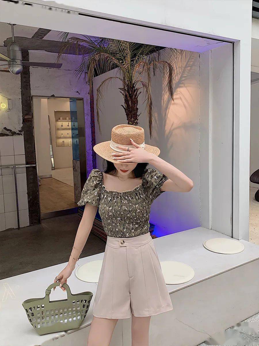 显腿长的裤子显瘦高级感夏季 c60fdd1e35c84a5da85f2995805320db.jpeg