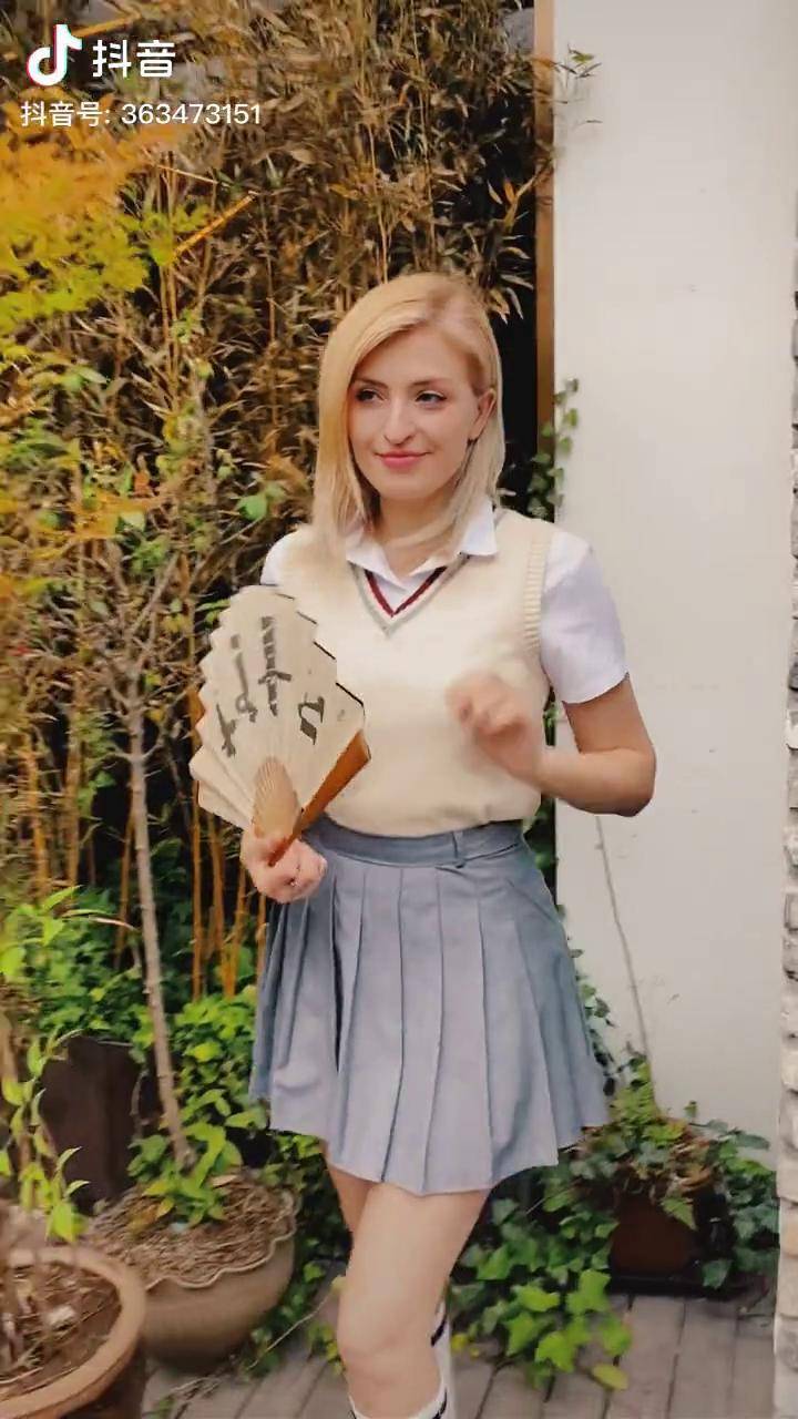 老人说拾物不能弯腰要下蹲你知道这个么中华礼仪旗袍姿娜中国风