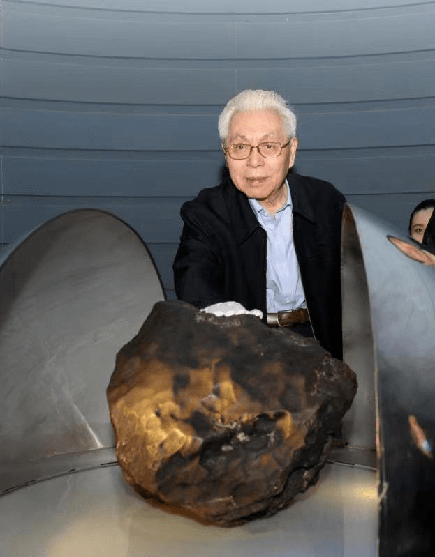 一行|中国科学院院士欧阳自远一行莅临吉林市陨石博物馆